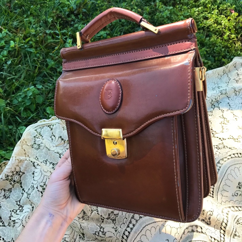 Accordion leather purse